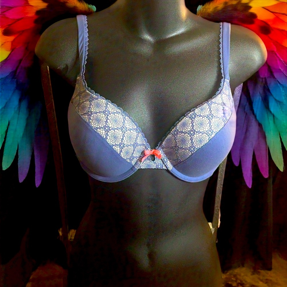VICTORIAS SECRET SZ 32D  Padded Perfect Coverage. Push-up